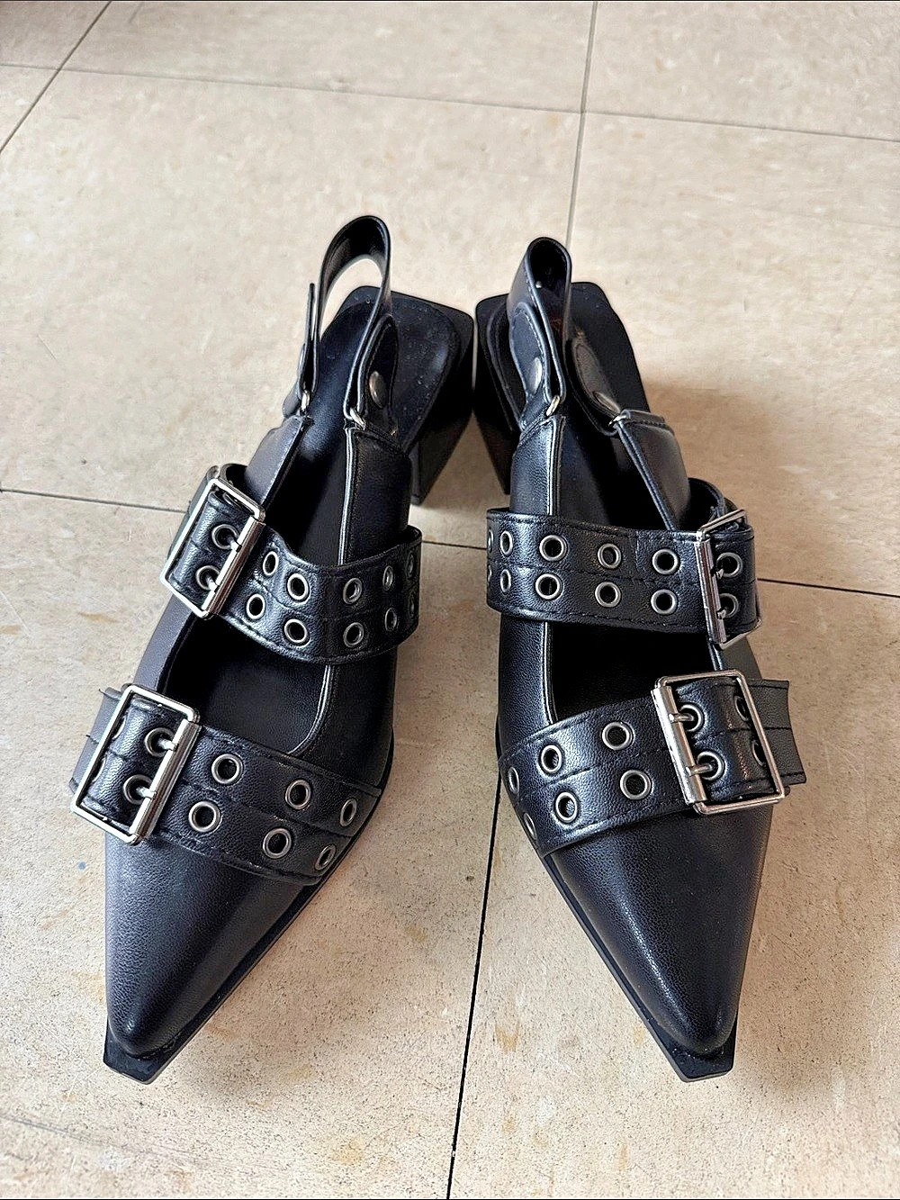 Black Buckle Pointed-Toe Heels Like New
